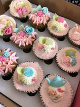 Load image into Gallery viewer, GIFT VOUCHER - Cupcake Decorating Masterclass – Oxfordshire OX1
