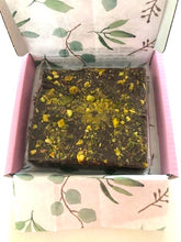 Load image into Gallery viewer, VEGAN Rich Chocolate and Pistachio Fudge
