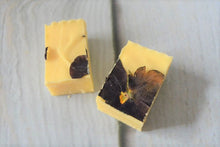 Load image into Gallery viewer, White Chocolate Fudge with Edible Flowers
