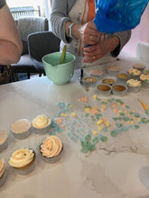 Load image into Gallery viewer, Gift Voucher - Cupcake Decorating Workshop for Beginners - Oxfordshire OX1
