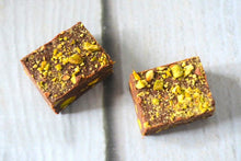 Load image into Gallery viewer, VEGAN Rich Chocolate and Pistachio Fudge
