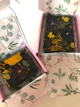 Load image into Gallery viewer, VEGAN Rich Chocolate Fudge with Edible Flowers

