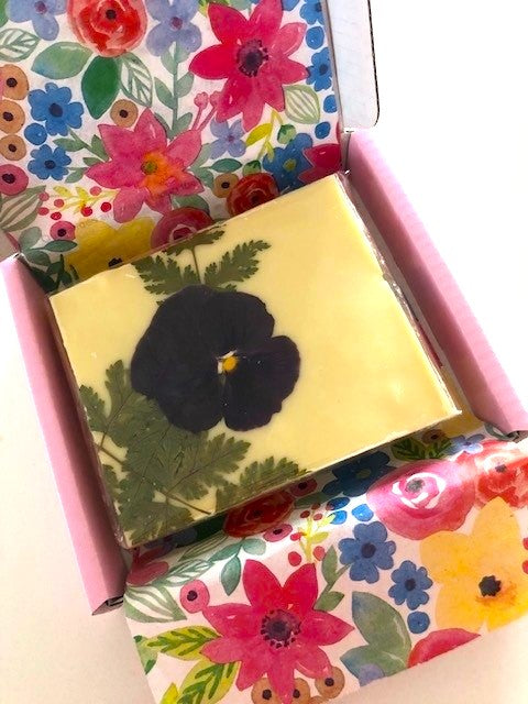 Mother's Day White Chocolate Fudge with Edible Flowers